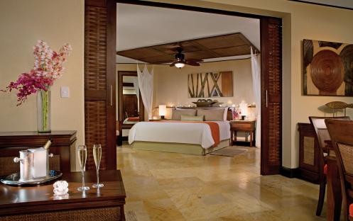 Dreams Riviera Cancun Resort & Spa-Preferred-Club-Ocean-Front-Governor-Suite-2_4415